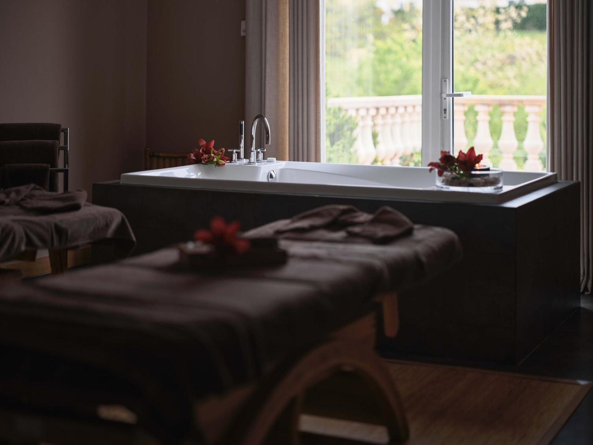 โดลเช บาย วินด์แฮม กัมโปเรอัล ลิสบัว Hotel ตูร์ซิฟาล ภายนอก รูปภาพ A massage table