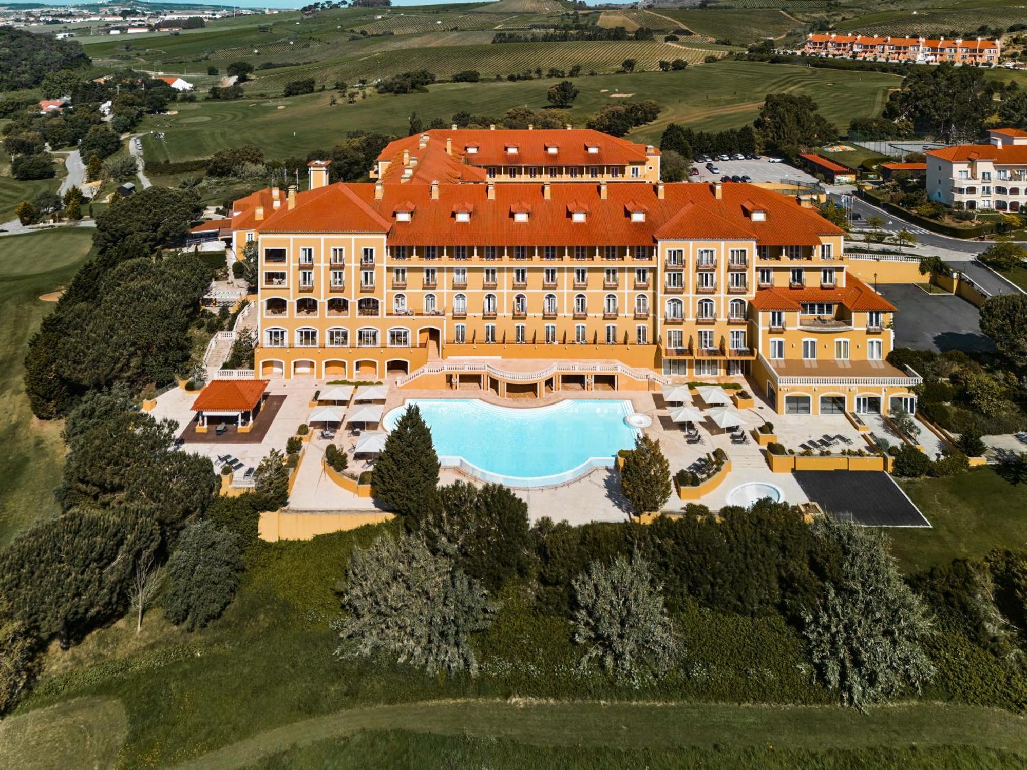 โดลเช บาย วินด์แฮม กัมโปเรอัล ลิสบัว Hotel ตูร์ซิฟาล ภายนอก รูปภาพ Aerial view of the hotel